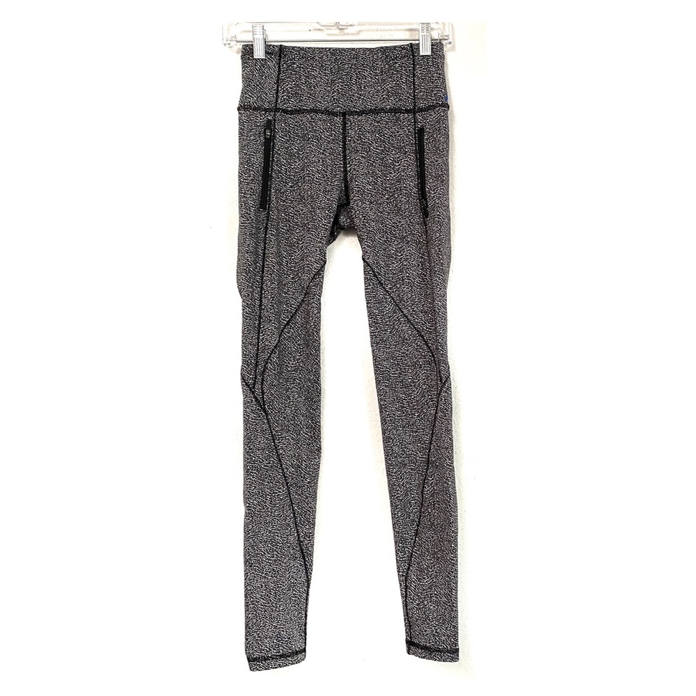 LULULEMON High Rise Leggings with front zipper pockets Grey Size 4